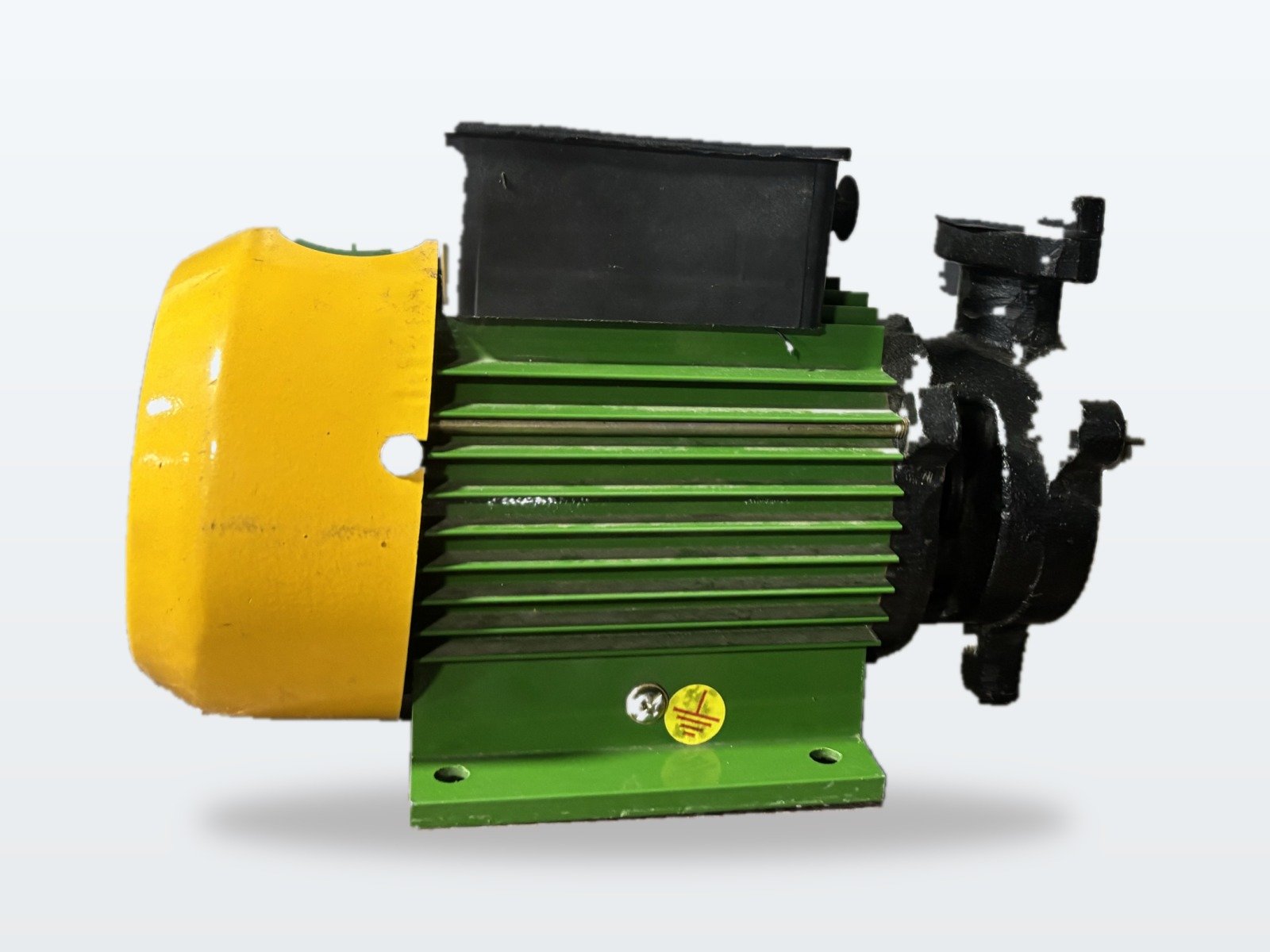 Centrifugal monoblock water pump for household use